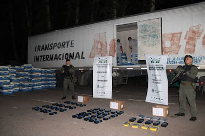 Allanaron un camión sobre la Ruta Nacional N.º 9 y encontraron casi 60 kilos de cocaína