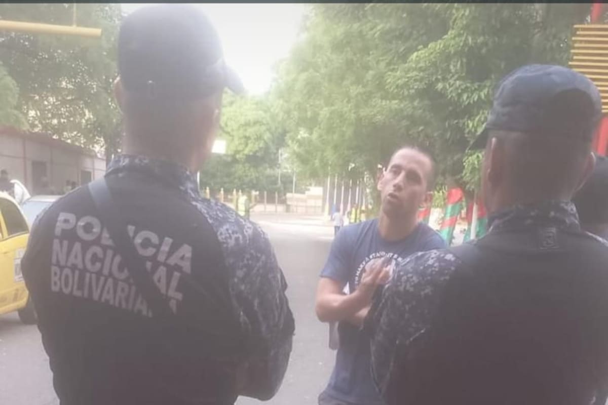 Allegados del gendarme Nahuel Agustín Gallo circularon una foto del momento de la detención