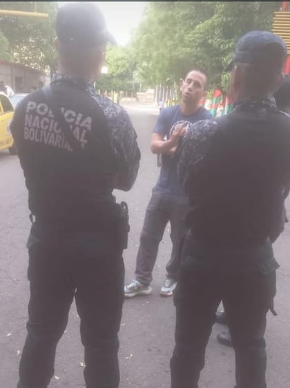 Allegados del gendarme Nahuel Agustín Gallo circularon una foto del momento de la detención