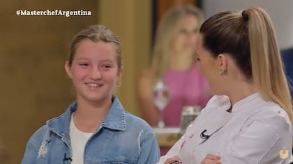 Allegra, la hija de Fabián Cubero y Nicole Neumann, apoyó a Mica Viciconte en las últimas galas de Masterchef Celebrity