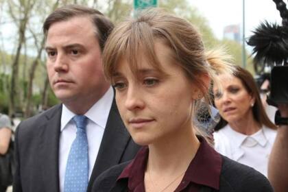 Allison Mack se declaró culpable de cargos de crimen organizado y de conspiración para crimen organizado relacionados con la presunta secta de esclavas sexuales Nxivm