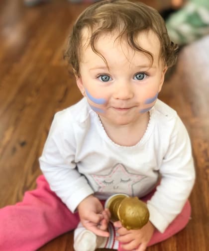 Una tierna postal de Alma Martínez (1), la hija de Camila Cavallo y Mariano Martínez.