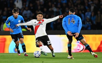 Almada engancha ante Morales; convirtió el 3-0 con un golazo