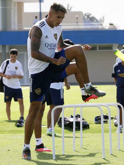 Almendra, durante el entrenamiento de este martes, en Ezeiza
