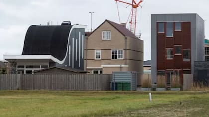 Almere está en su punto más débil cuando se la juzga como una ciudad normal