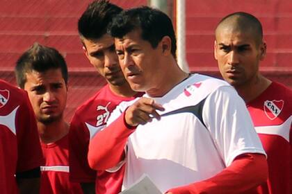 Almirón diagrama el equipo para visitar a Godoy Cruz