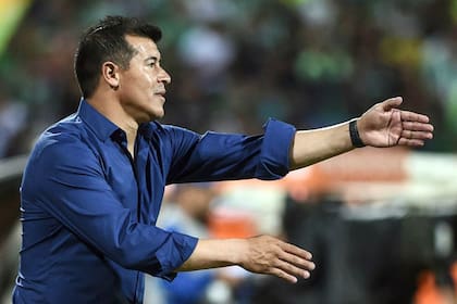 Almirón reclamó jerarquía, un mensaje para los jugadores y los dirigentes