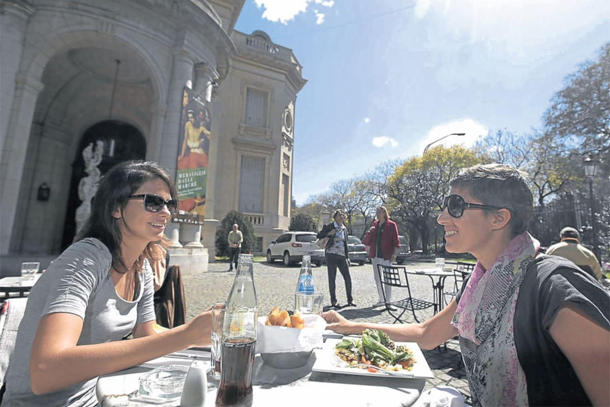 Almuerzo, en Croque Madame, en el patio del Museo de Arte Decorativo