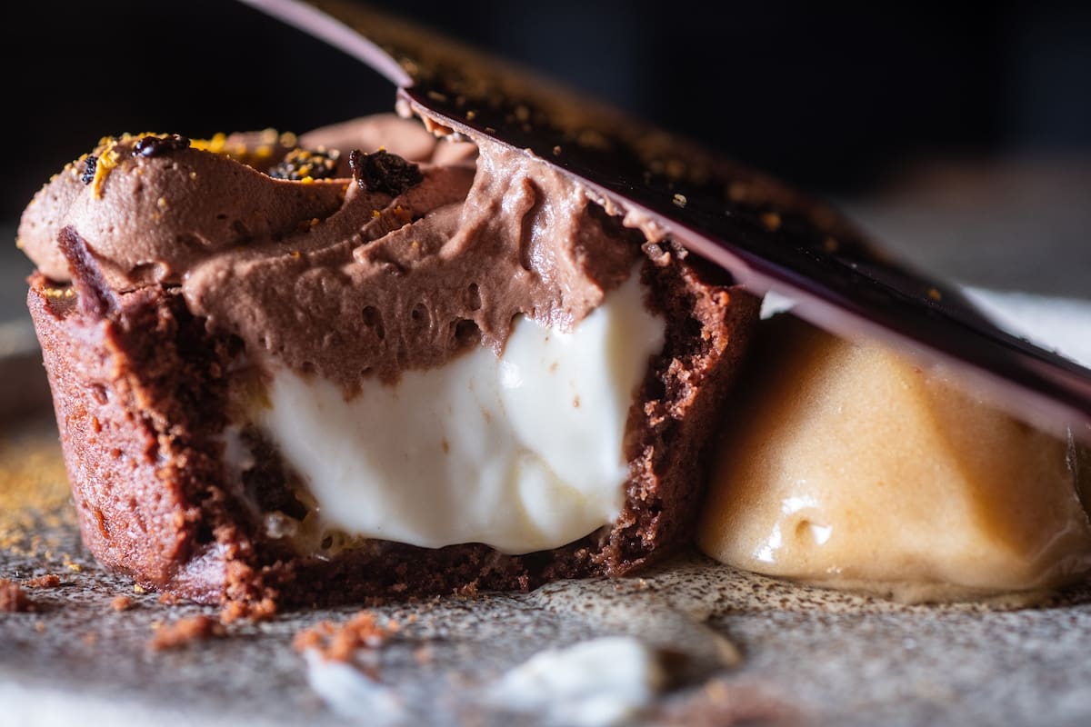 Alo sy su postre con ajo negro y tahine