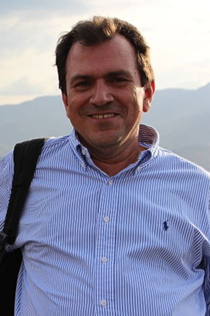 Alonso Salazar; de fondo, Medellín, ciudad de la que fue alcalde entre 2008 y 2012