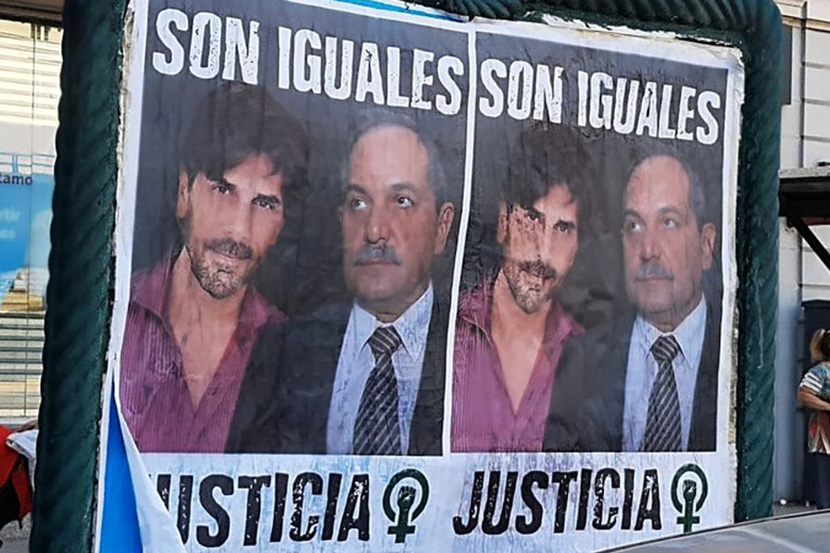 Alperovich Juan Darthés carteles en la ciudad