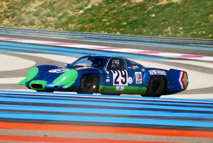 Alpine A220, el único auto de carreras que el bajista de Coldplay tiene en su garage privado
