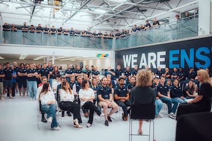Alpine es local este fin de semana en Enstone, donde este miércoles el equipo recibió la visita de la jugadora de rugby Ellie Kildunne