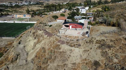 Alrededor de 200 viviendas son las afectadas por los movimientos del cerro. Se declaró la "emergencia geológica" en Comodoro Riviadavia.
