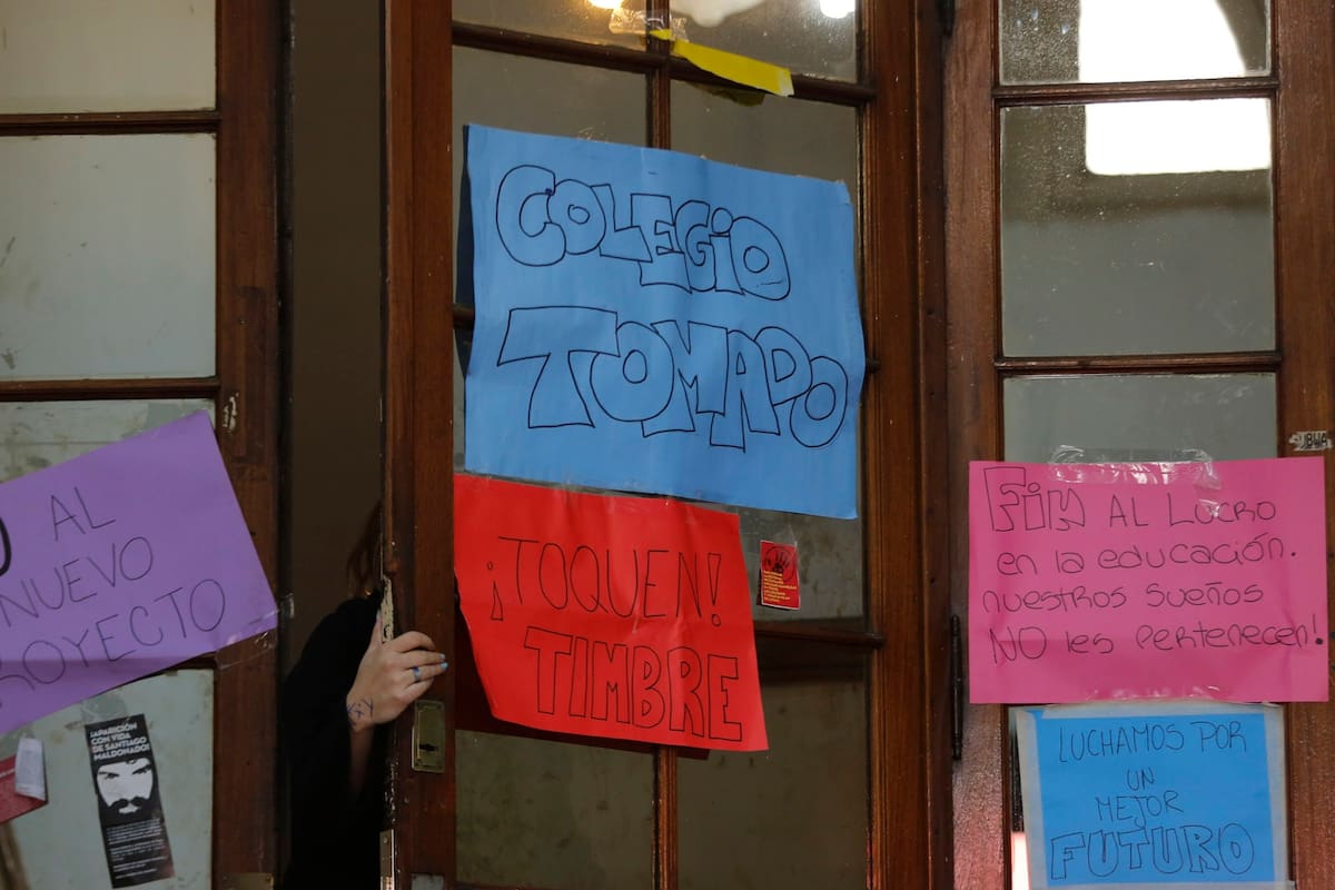 Alrededor de 30 escuelas siguen tomada en Capital