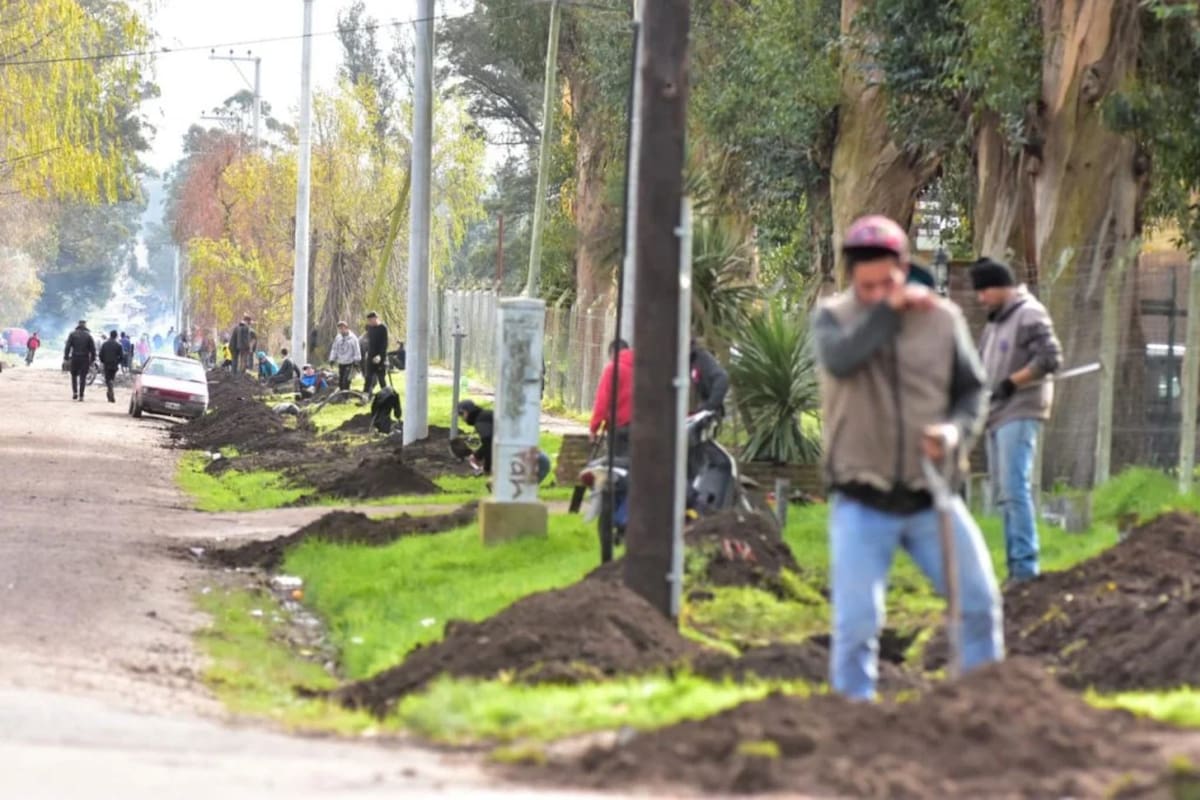 Alrededor de 300 personas se autoconvocaron para robar cables de teléfono