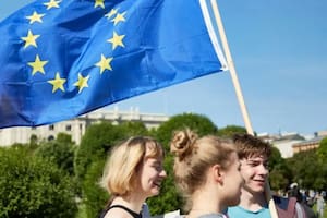 Alrededor de 372 millones de europeos deciden quiénes conformarán el Parlamento Europeo.
