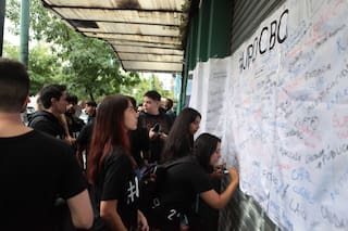 Hicieron un ritual del secundario para denunciar el posible cierre del CBC