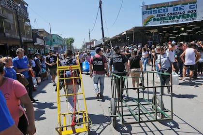 Alrededor de 500 allanamientos fueron ordenados por el juez federal Federico Villena en el marco de una investigación por falsificación de marcas en La Salada