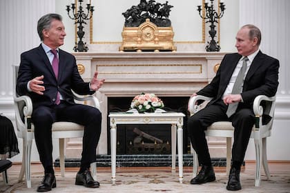 Alrededor de las 14:30 hora local, el presidente argentino, Mauricio Macri, fue recibido en el Kremlin, por su par ruso, Vladimir Putin, para afianzar la relación bilateral entre ambos países