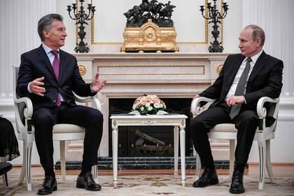 Alrededor de las 14:30 hora local, el presidente argentini, Mauricio Macri, fue recibido en el Kremlin, por su par ruso, Vladimir Putin, para afianzar la relación bilateral entre ambos países.
