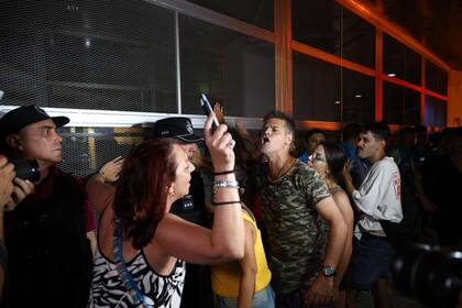 Alrededor de las 19, ya había más de 100.000 usuarios de Edesur sin luz