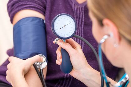 Alrededor de ocho de cada diez mujeres y cinco de cada diez hombres mayores de 50 o 60 años presentan picos altísimos, pero esporádicos, de presión arterial sistólica