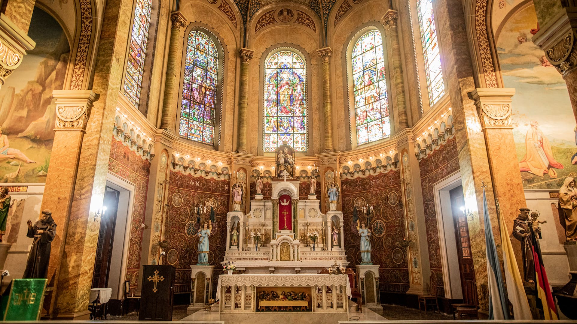 La nave central de la Iglesia de San José.