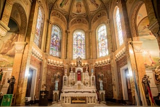 La historia de su gran iglesia y el mensaje secreto que un pintor ocultó allí para su amada