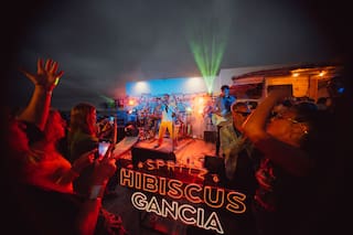 Una propuesta envuelta entre la frescura de cócteles, música y mar