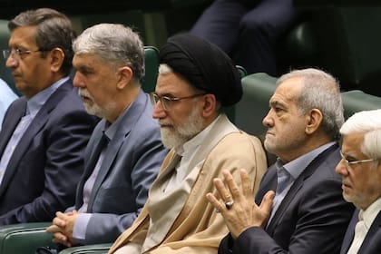 Altos funcionarios iraníes en Teherán, Irán, el 17 de agosto de 2024