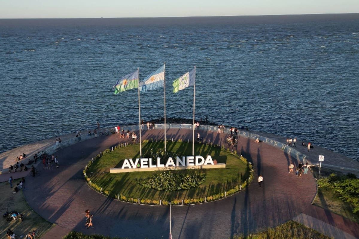 Altura Villa Domínico: buscan a dos pescadores en el Río de la Plata.