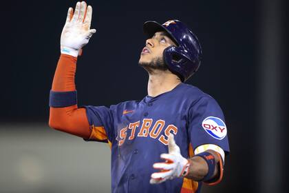 Altuve, Caratini y Dubón conectan jonrones; Astros logran 20 hits en victoria 11-4 sobre Atléticos