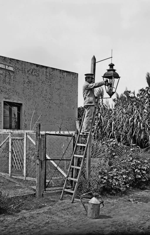 Alumbrado a kerosene en la vía pública.