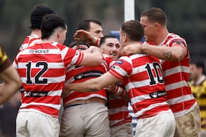 Alumni ganó su clásico y saltó al cuarto puesto, el último rumbo a las semifinales