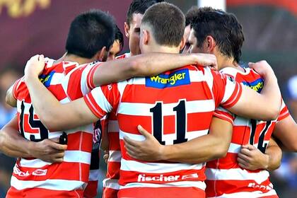 Alumni festeja: le ganó de forma electrizante la primera semifinal del Top 12 a Newman y jugará la final del próximo sábado, contra el vencedor de SIC vs. Hindú.