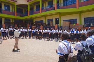 Reabren escuelas en el epicentro del ébola en el Congo pese a la inquietud de padres y maestros