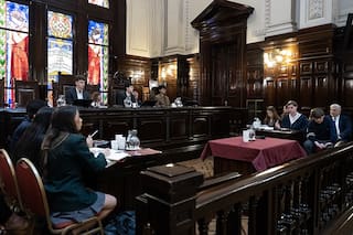 Jóvenes estudiantes exploraron los “secretos” de la Justicia en la sala más tradicional de Tribunales