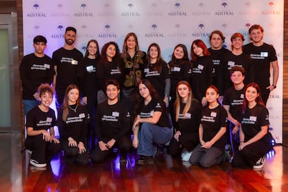 Alumnos becados de la Universidad Austral presentes en la cena