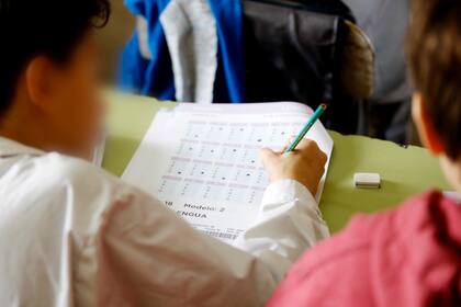 Alumnos de 6to grado, de la escuela Sarmiento de Rosario, realizando la evaluación nacional Aprender 2016