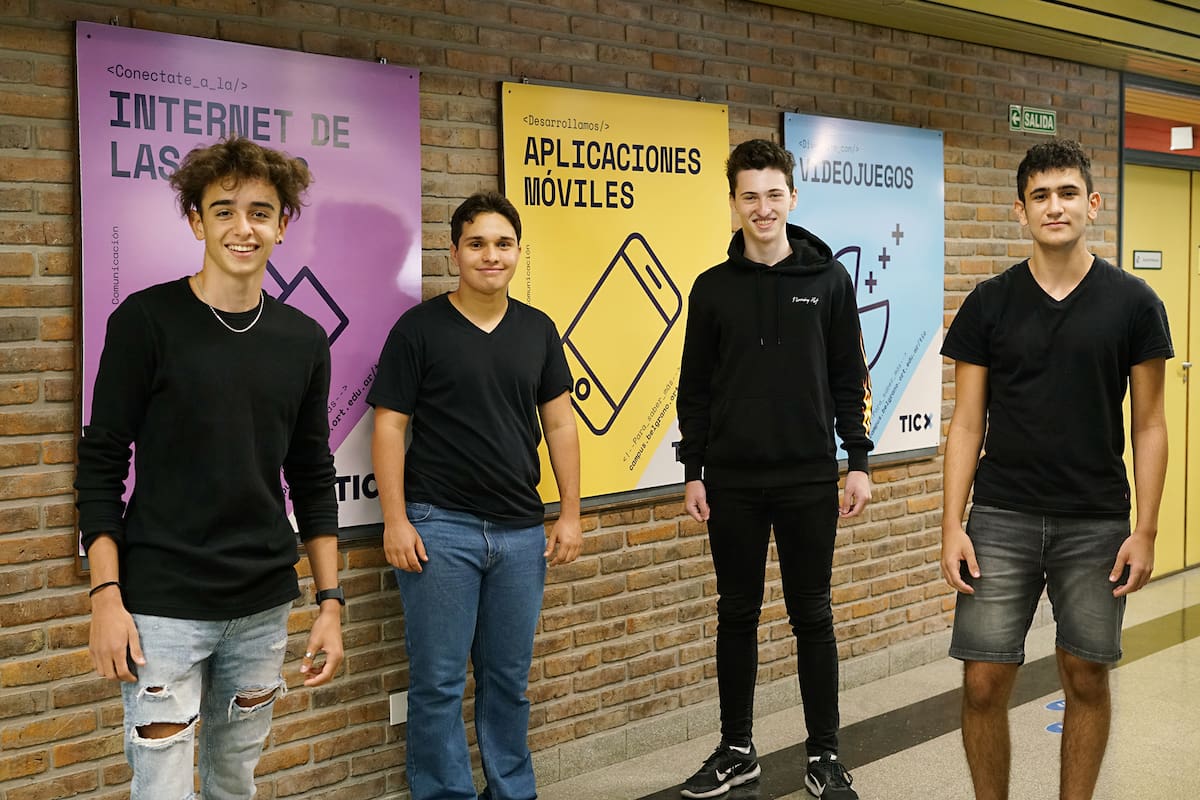 Alumnos de la escuela ORT