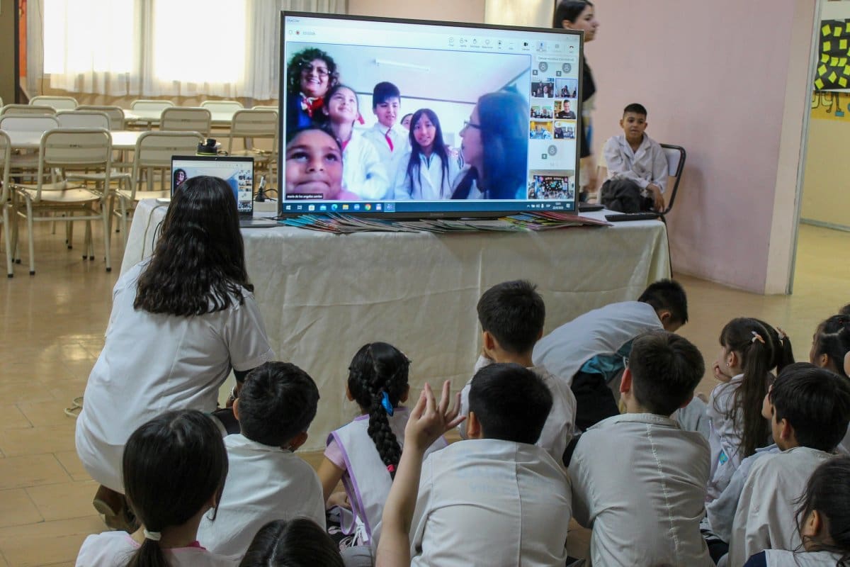 Alumnos de la escuela de Rospentek, Santa Cruz