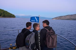 En una isla griega remota, las aulas vacías reflejan una crisis europea
