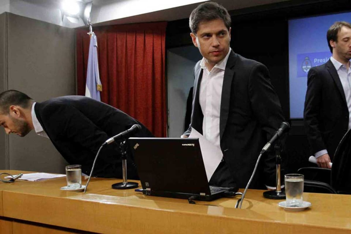 Álvarez Agis, Kicillof y López, ayer, al anunciar el resultado de la operación