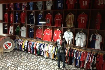 Alvarez exhibe su museo de casacas