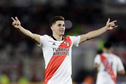 Álvarez festeja de cara la cabecera del Monumental