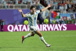 Barcelona apura por Julián Alvarez, pero un gigante inglés se mete en la disputa por el pase