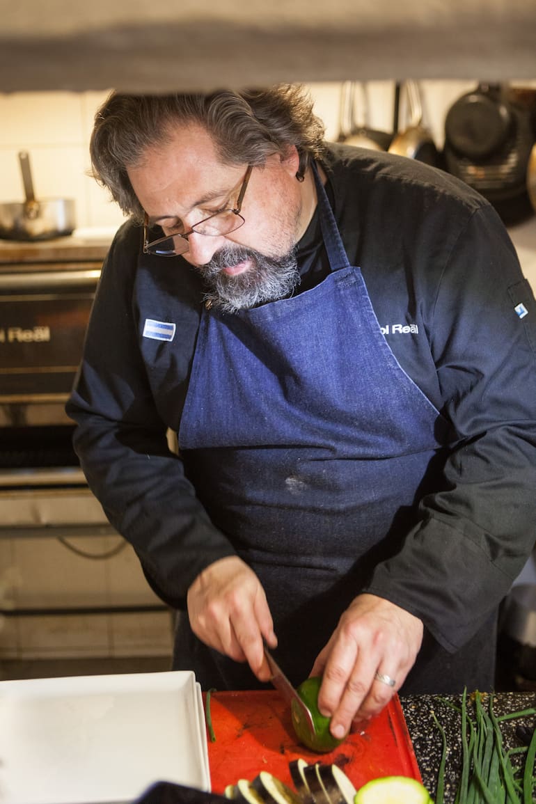 Álvaro Arismendi quiso devolver todo lo que aprendió y acercar una escuela de cocina a Tafí del Valle, donde pasaba las vacaciones en su infancia.