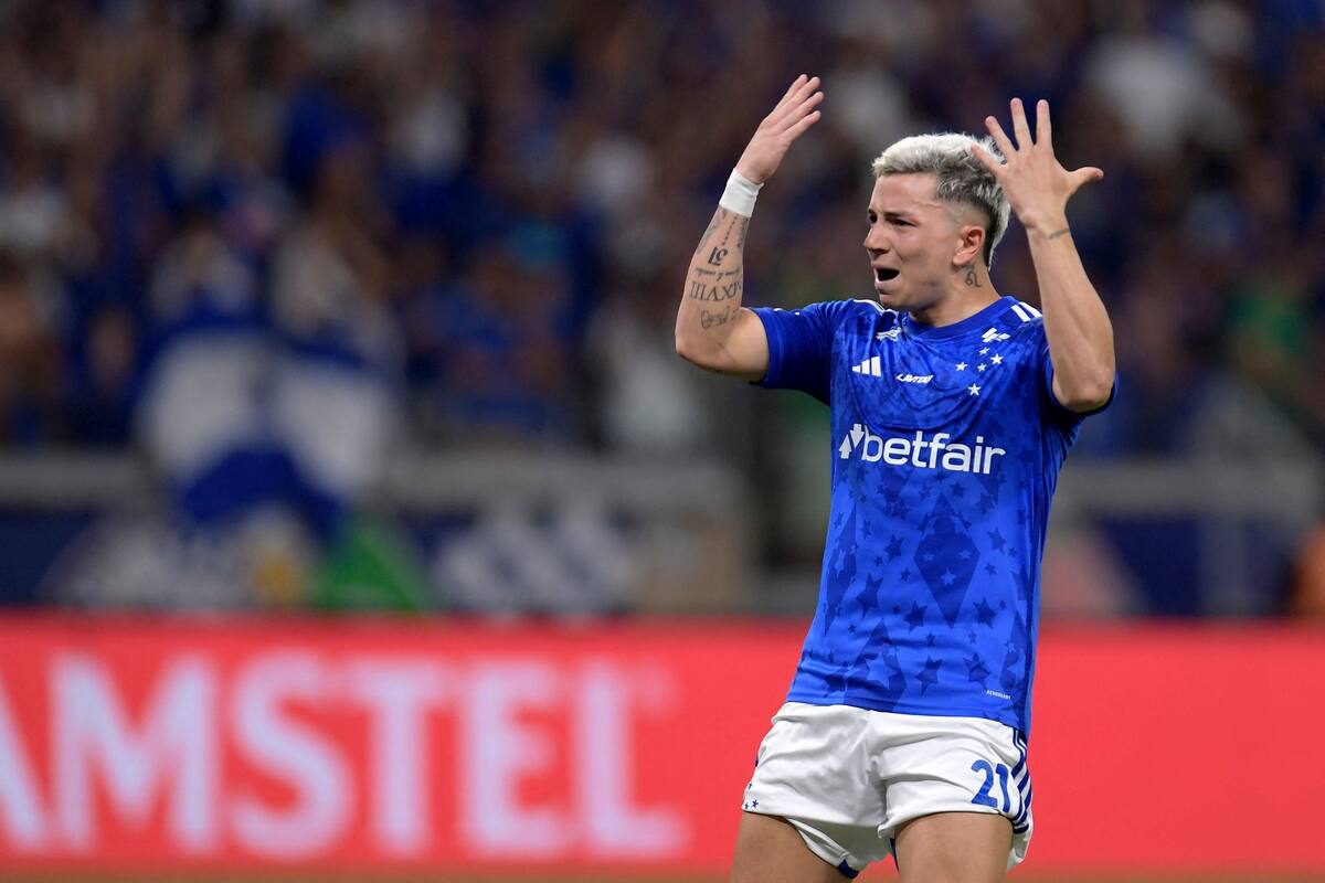 Álvaro Barreal, surgido en Vélez, anotó el quinto penal de la serie para Cruzeiro