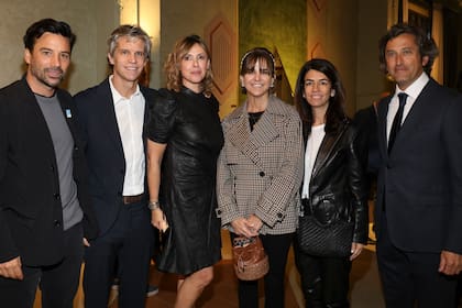 Álvaro García Resta (jurado de la muestra), Carlos Firpo y su mujer, Inés Muzzio (expositora), María Cavalleri, Pilar Lopardo y Juan Blas Fernández